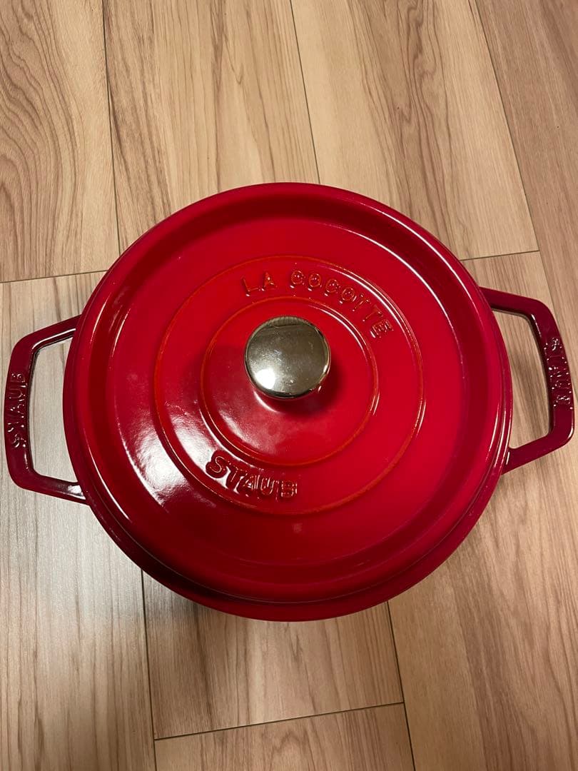 ストウブstaubピコココット ラウンド 22cm　レッド