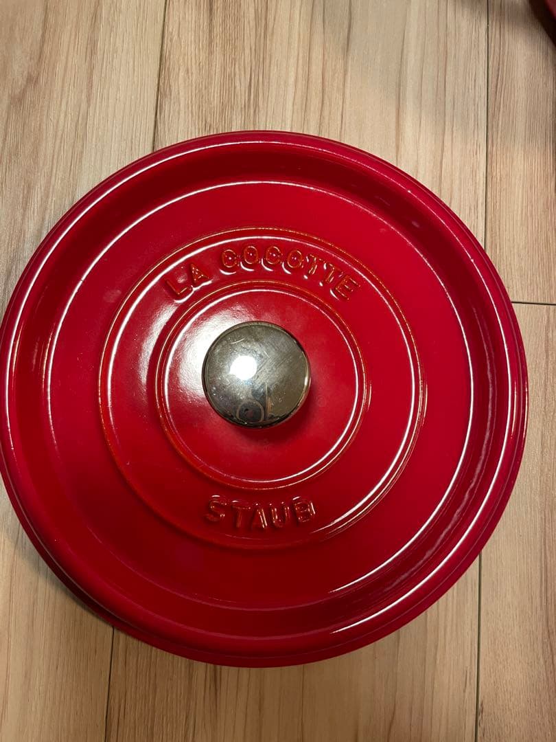 ストウブstaubピコココット ラウンド 22cm　レッド