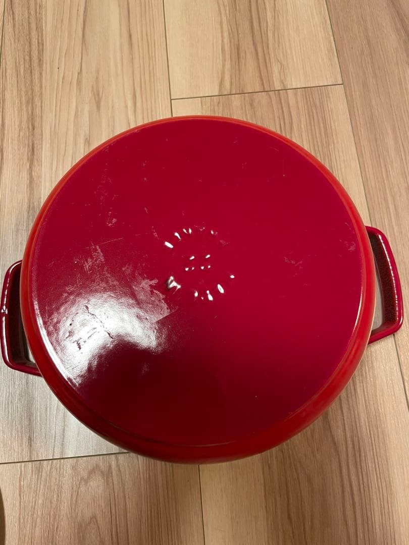 ストウブstaubピコココット ラウンド 22cm　レッド