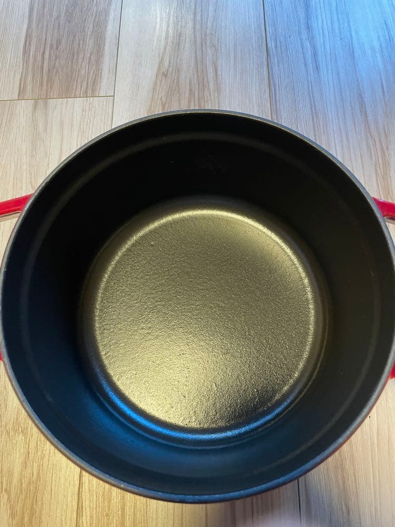 ストウブstaubピコココット ラウンド 22cm　レッド