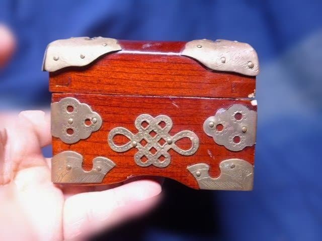中国上海の伝統工芸　ジュエリーボックス　木製　ヴィンテージ　です
