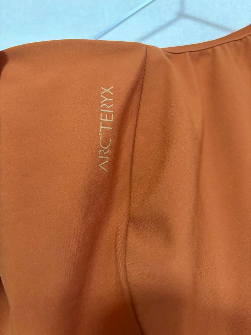 アークテリクス レディース フーディー ブラウン×ピンク 切り替えデザイン