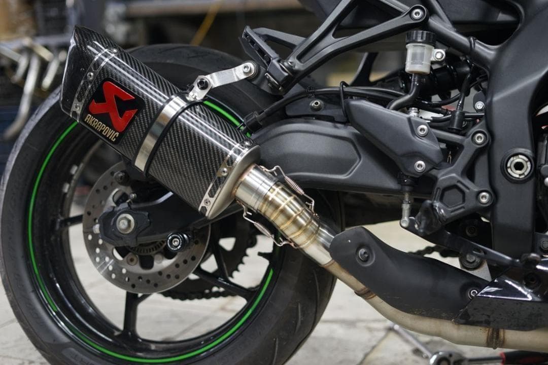 Zx25r/zx4r ２３年～　Arka風　スリップオンマフラー　中間パイプ付き
