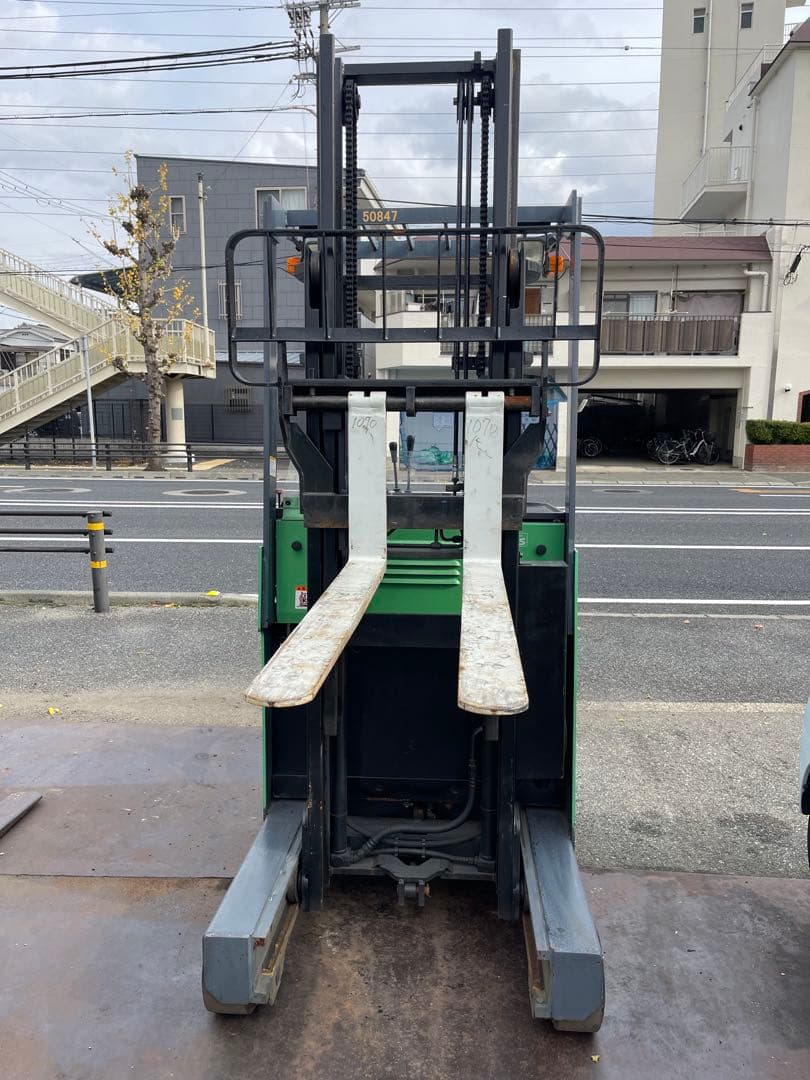 2024年トヨタリーチバッテリーフォークリフト 稼働時間少ない1600時間