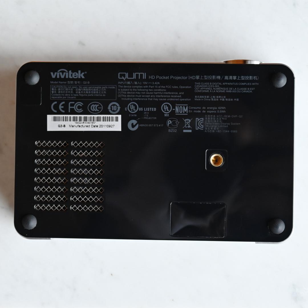 QUMI Q2（コンパクトプロジェクター）