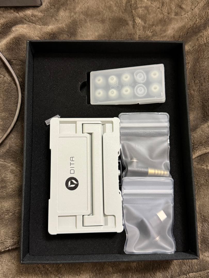 Dita MECHA 有線イヤホン 付属品あり 美品 動作良好