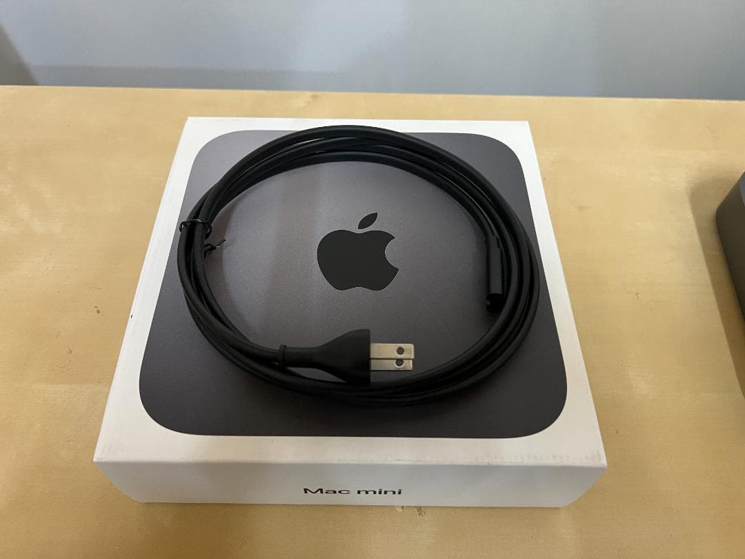 Apple Mac Mini 2018 i3/8/SSD128 ドッグ付き