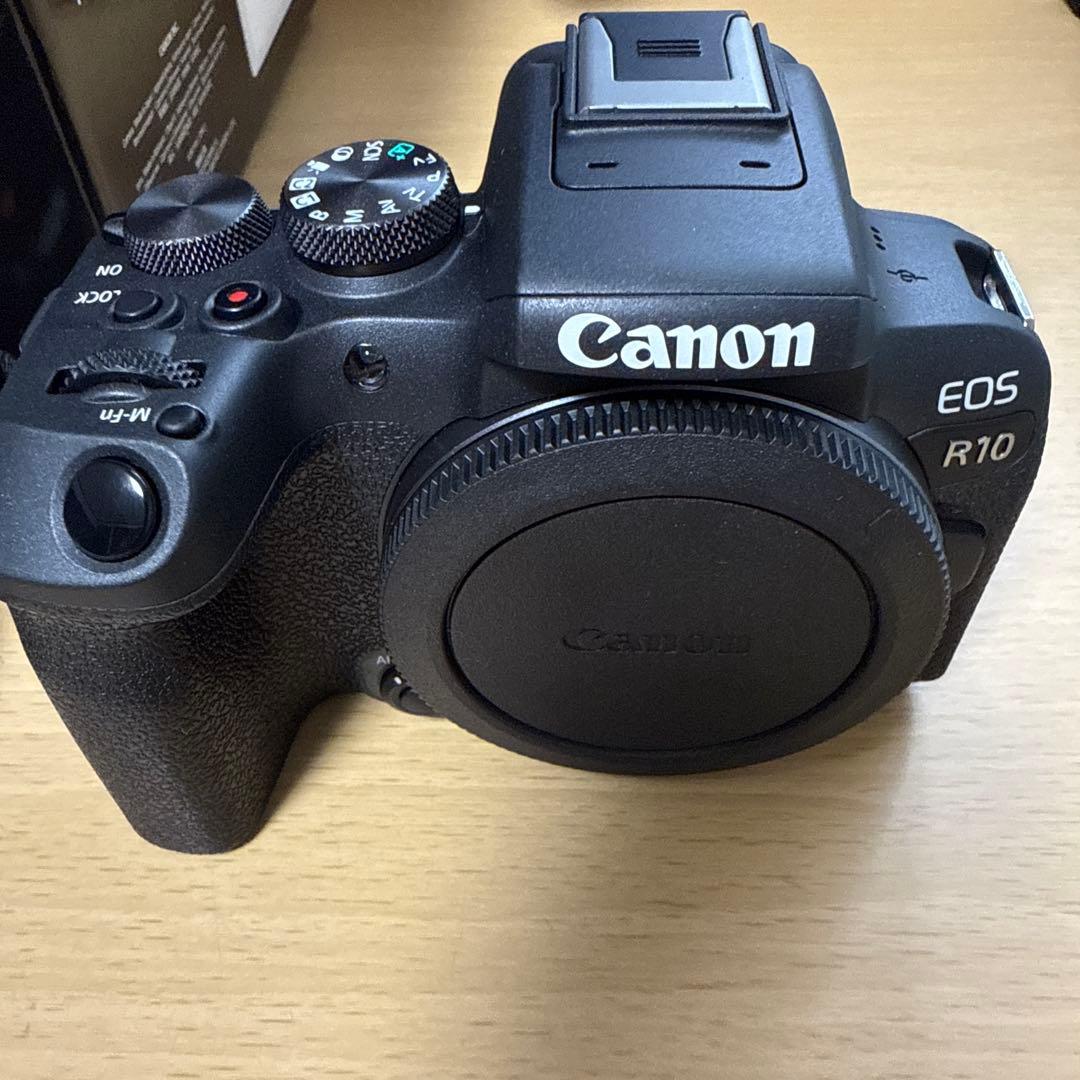 Canon EOS R10 一眼レフカメラ 18-45mmレンズ付き(美品)