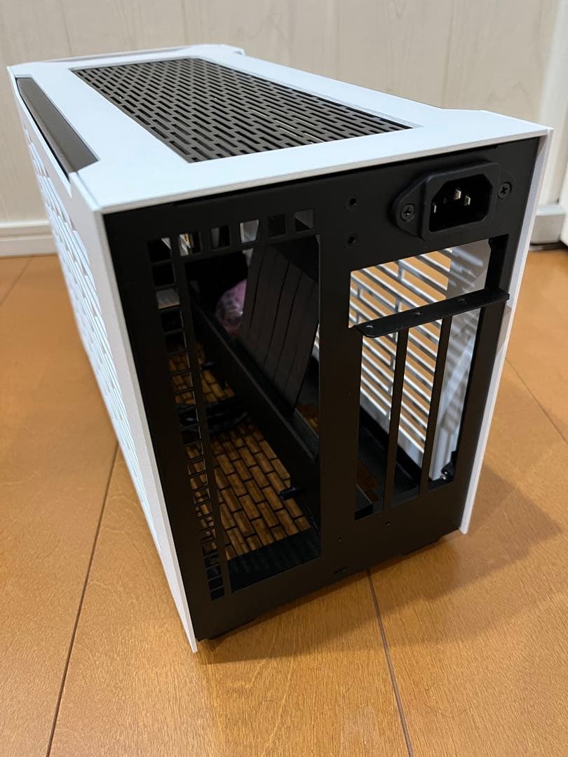 【ほぼ未使用】Sliger SM560 Mini-ITX用ケース