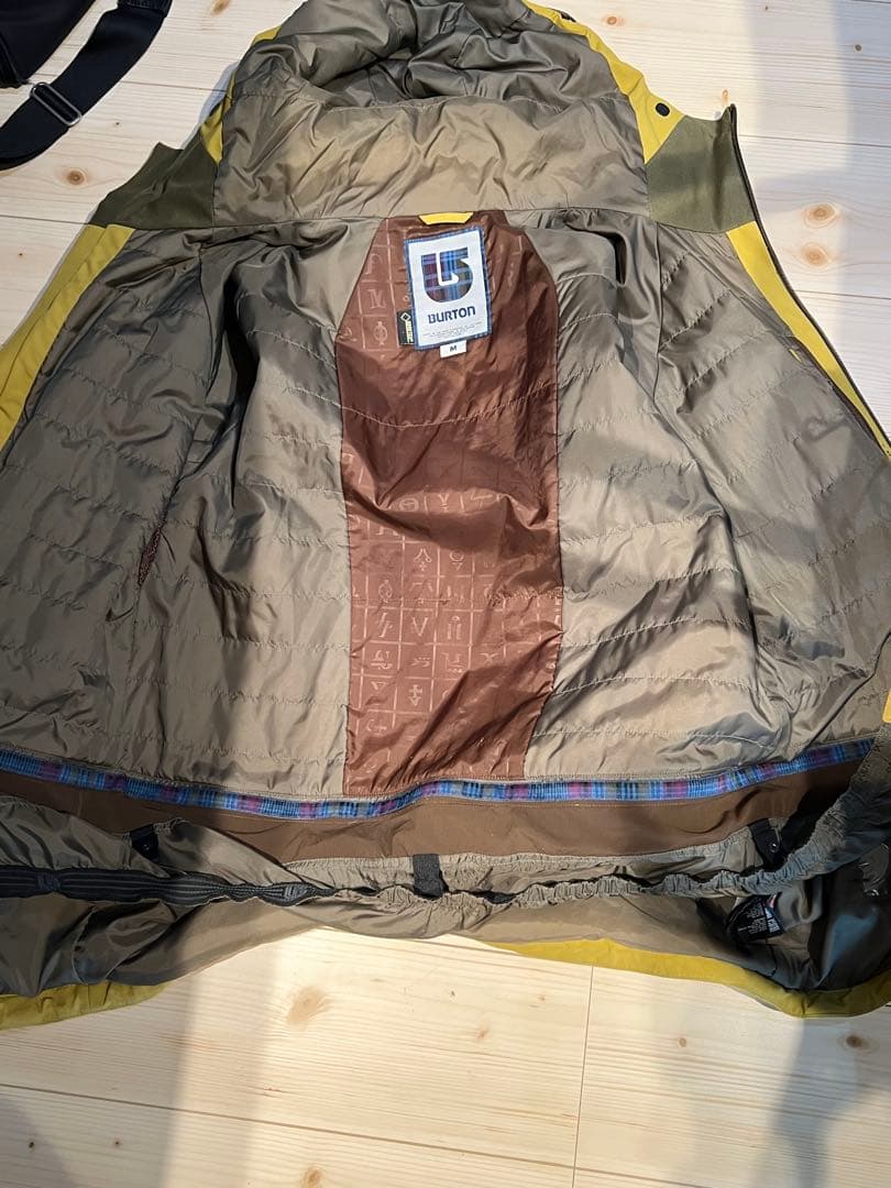 Burton ak swash jacket Gore-Tex中綿入　Mサイズ