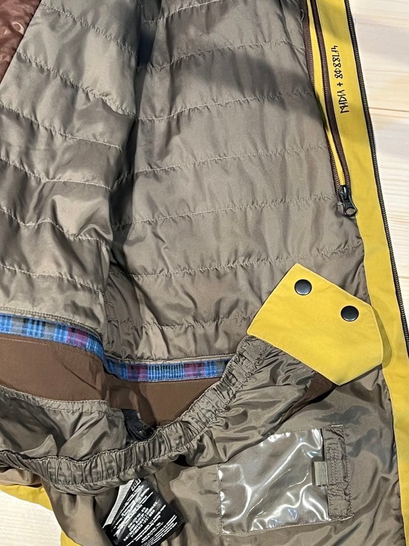 Burton ak swash jacket Gore-Tex中綿入　Mサイズ