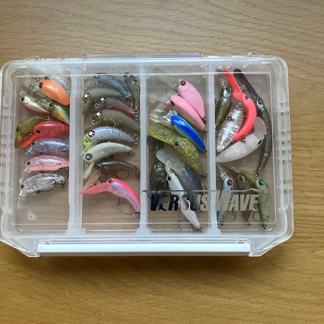 VERSUS WAVEケースとクランクベイト他　管釣りルアー 37個セット