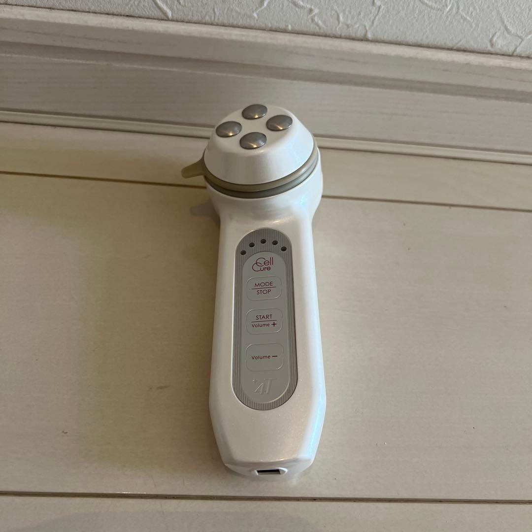 ゆ*う様 セルキュア4t 美顔器 ホワイト 充電器付き