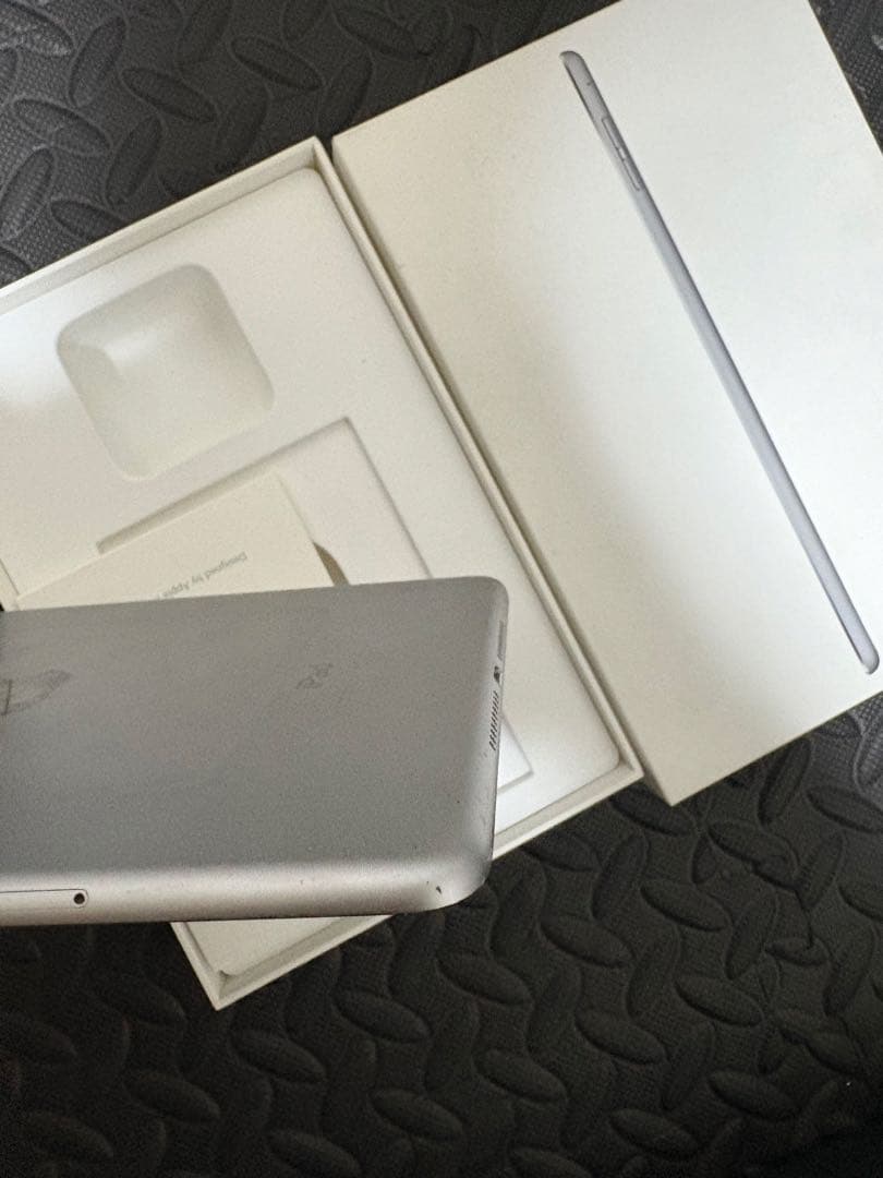 Apple iPad mini 4 128GB スペースグレー　Cellular