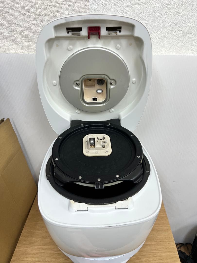 TIGER タイガー 圧力IH炊飯器 JPB-18E1 ホワイト 1.8L