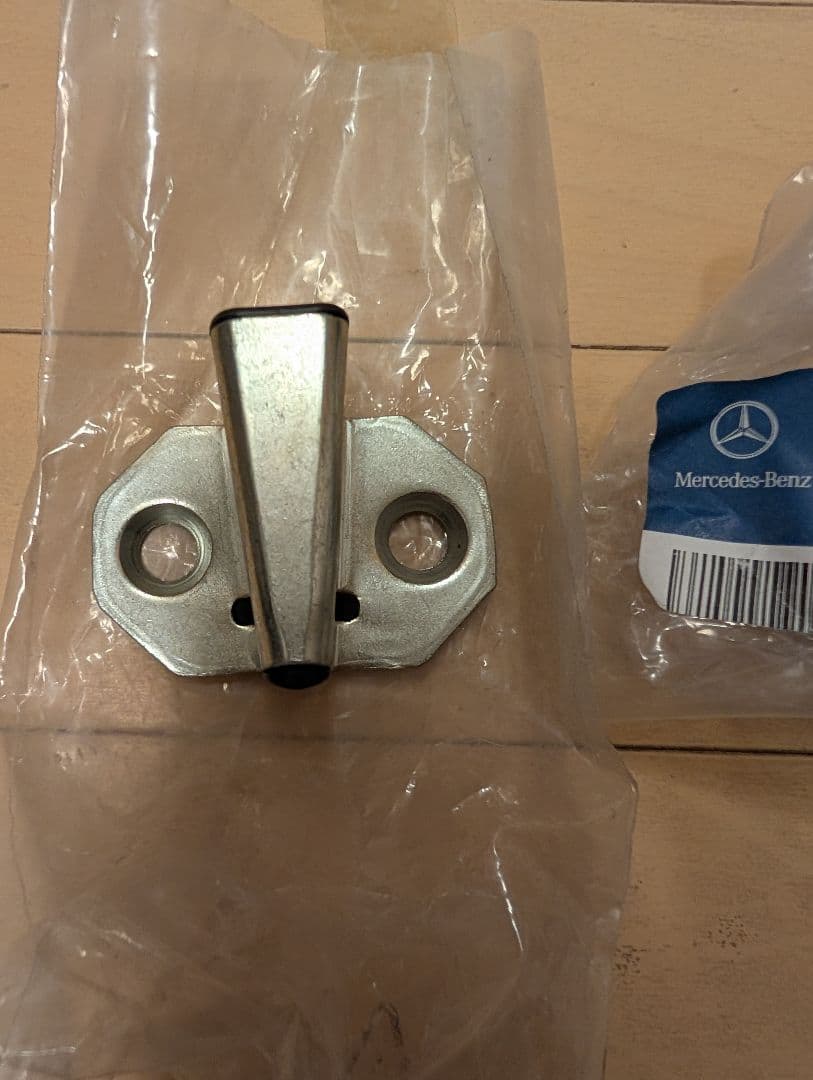 送料込！　メルセデスベンツ W124 ドア ロッキング アイ