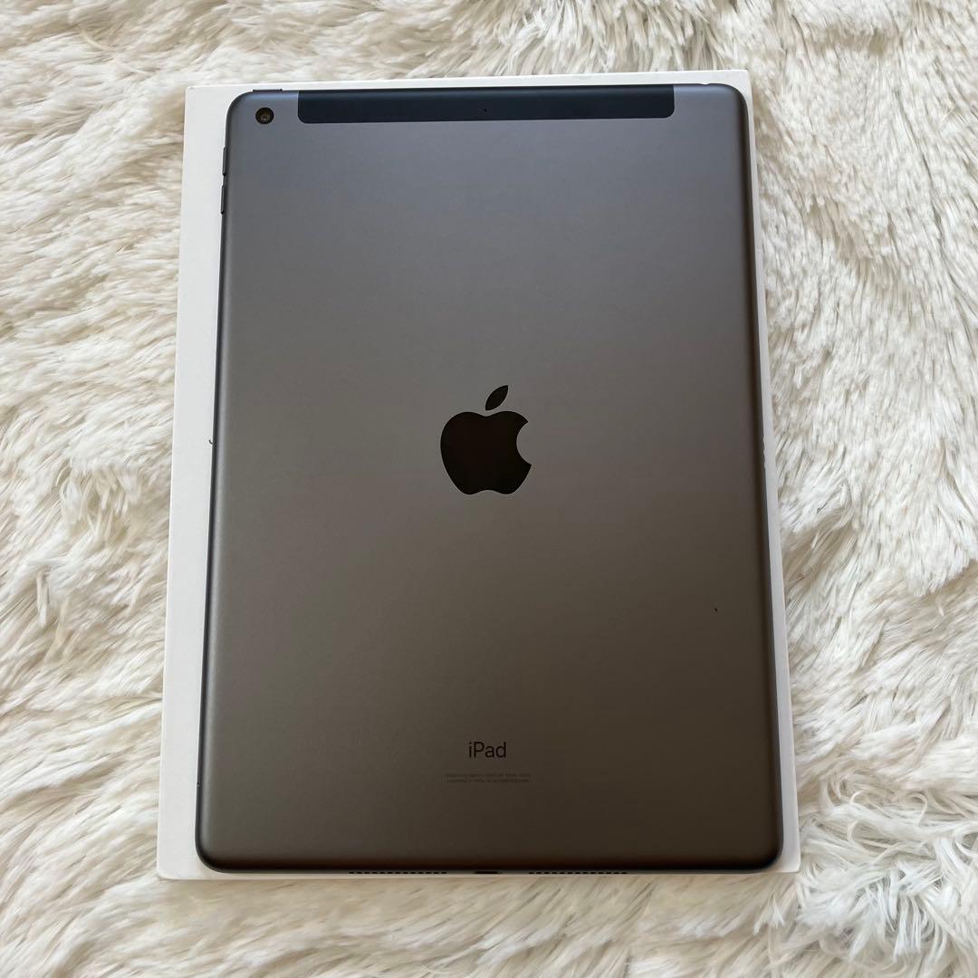 【完動品】iPad 第8世代 32GB 【すぐ発送】【付属品】