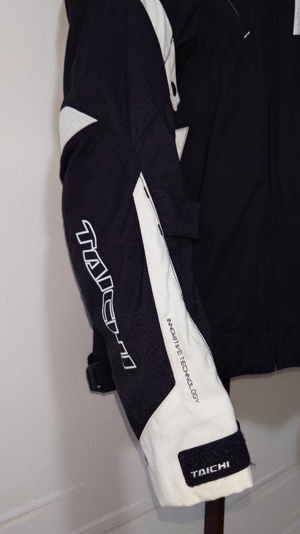 RSタイチ　アームド　オールシーズン　ジャケット　Ｌサイズ　黒 ／ 白