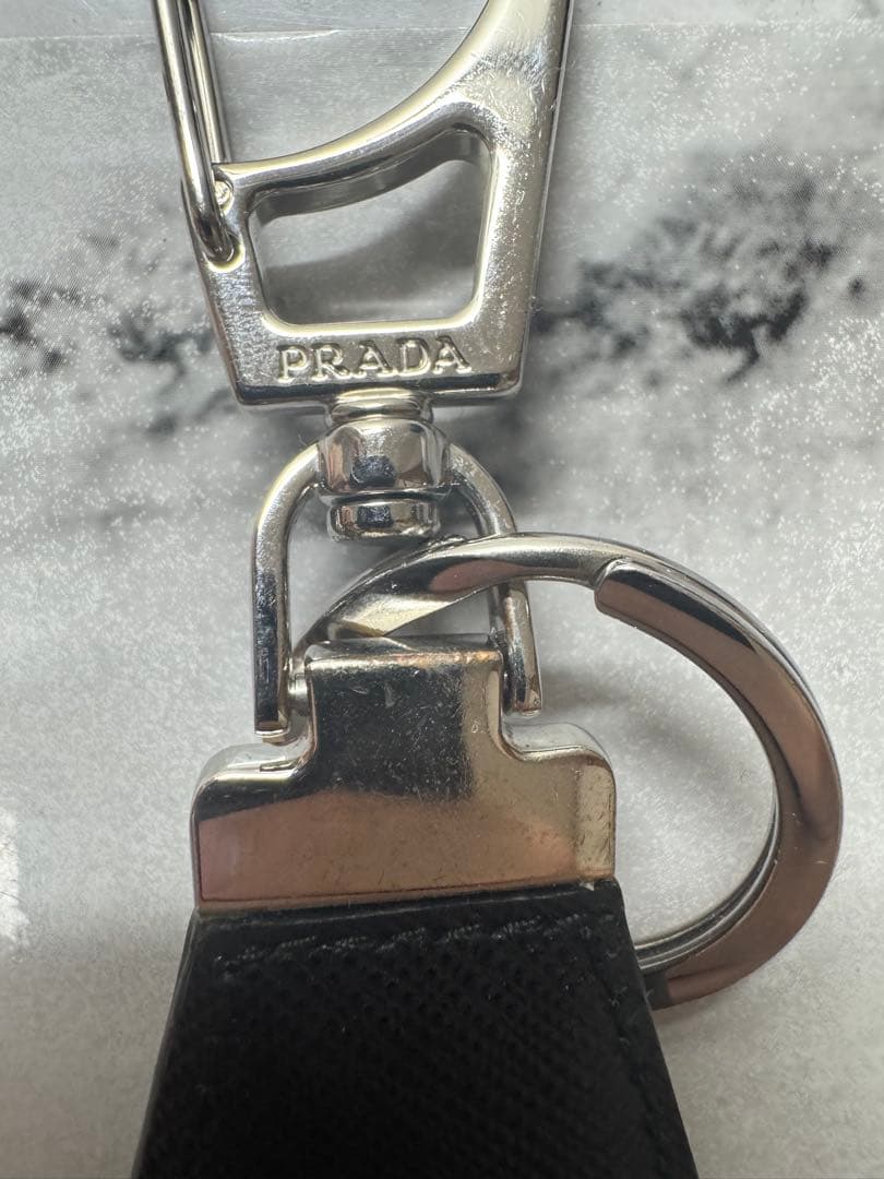 PRADA サフィアーノレザーキーリング