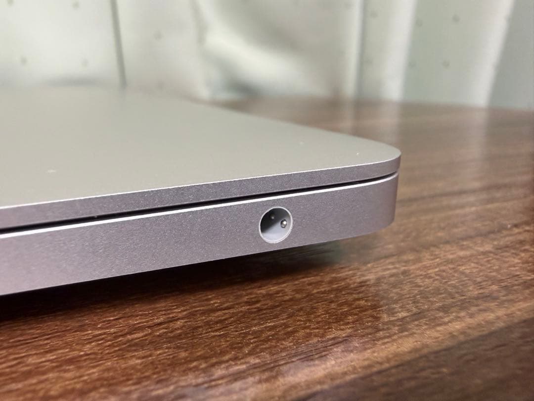 MacBook Air M1 ※水濡れ歴あり（現在は正常動作品）