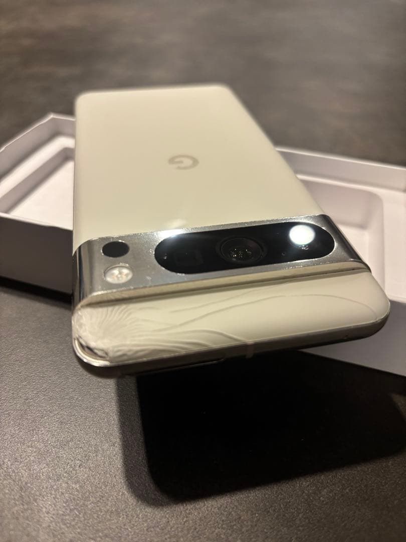 Google Pixel 8 Pro ホワイト本体　ポーチセット