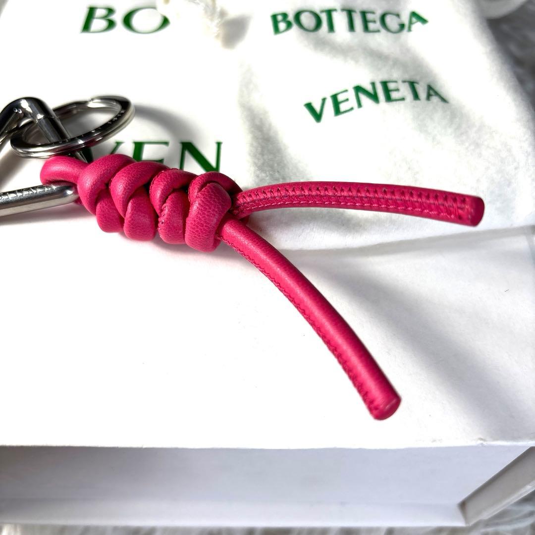 【美品】希少　Bottega Veneta トライアングルキーリング ピンク
