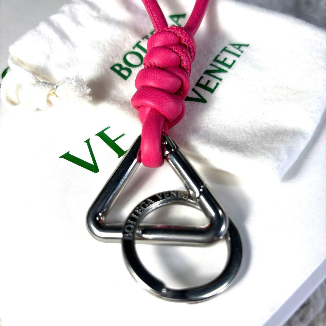 【美品】希少　Bottega Veneta トライアングルキーリング ピンク