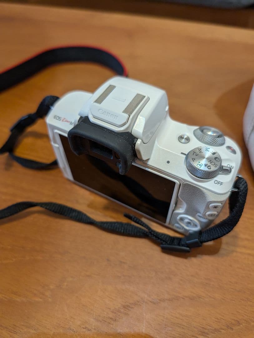 レンズ3本付！【Canon】 EOS Kiss M ホワイト