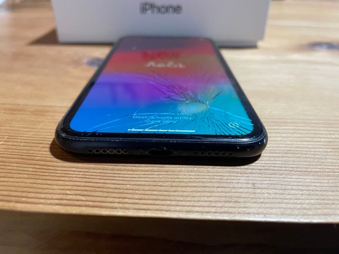 iPhone XR 64GB ブラック 画面にひびあり
