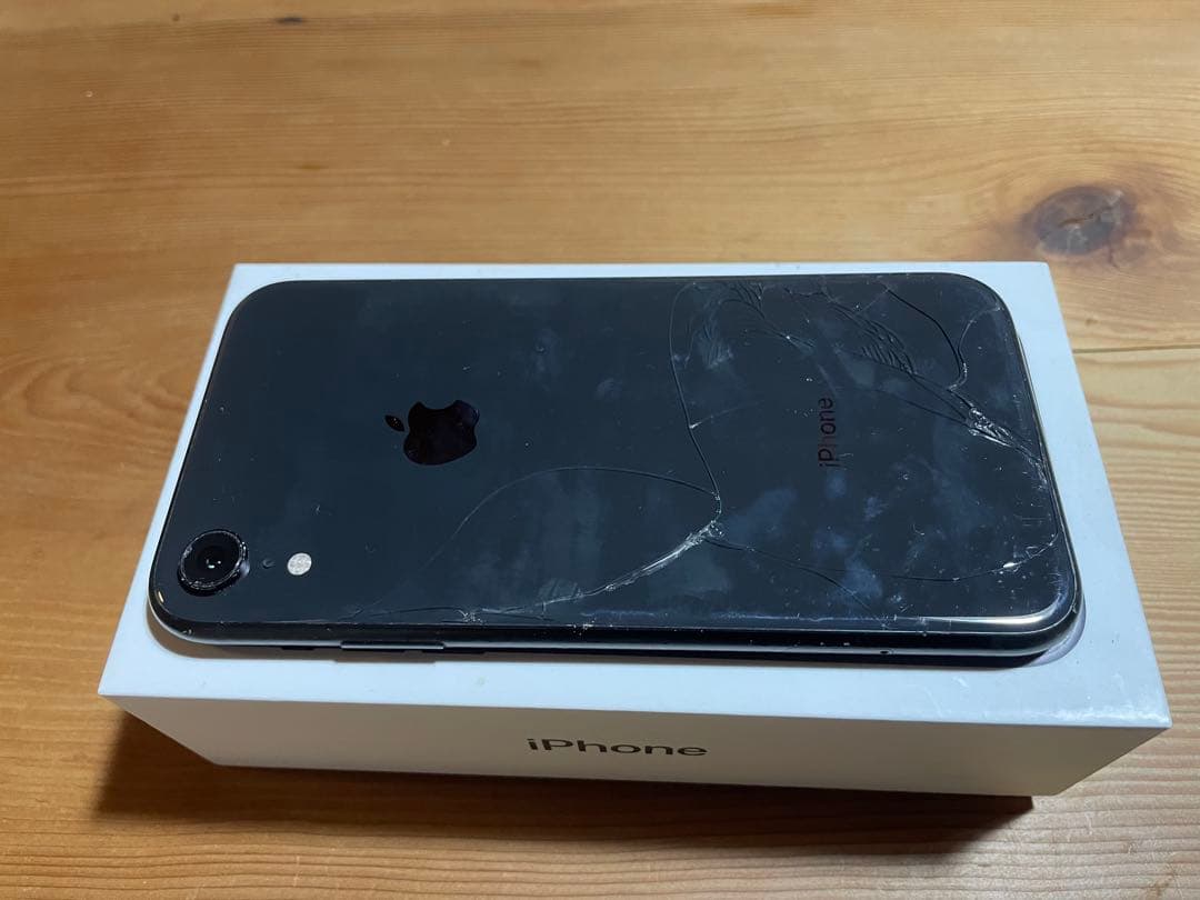 iPhone XR 64GB ブラック 画面にひびあり