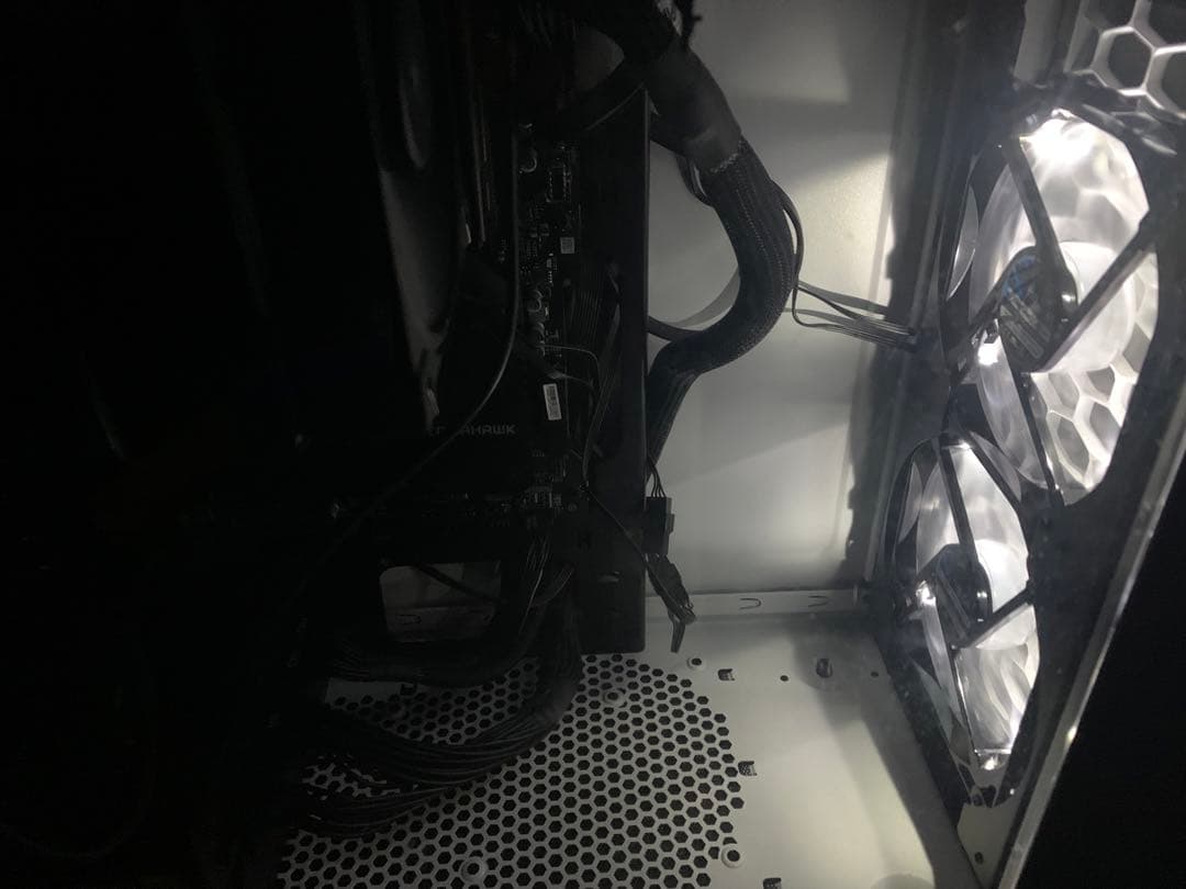 インテル　Core i5 12600K搭載自作PC ホワイト