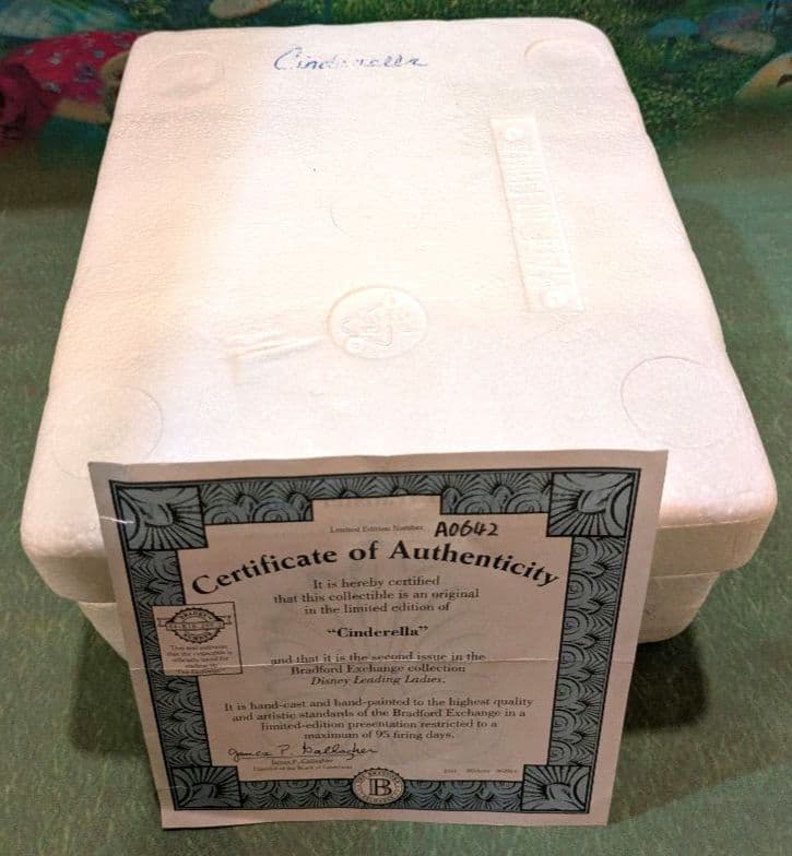 ディズニー　限定版コレクション　シンデレラ　壁掛け　鑑定書付き　未使用　レア