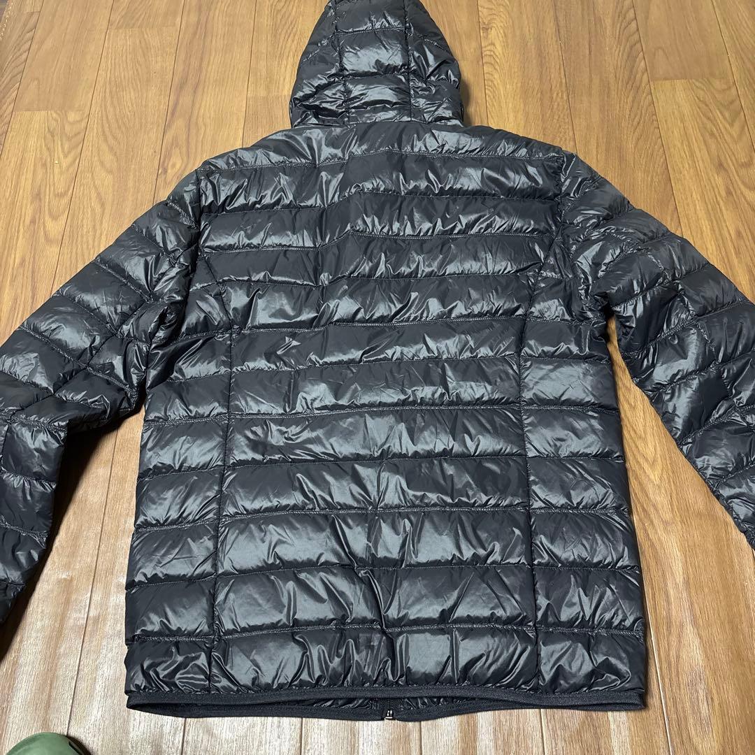 EA7 フード付き ブラックダウンジャケット