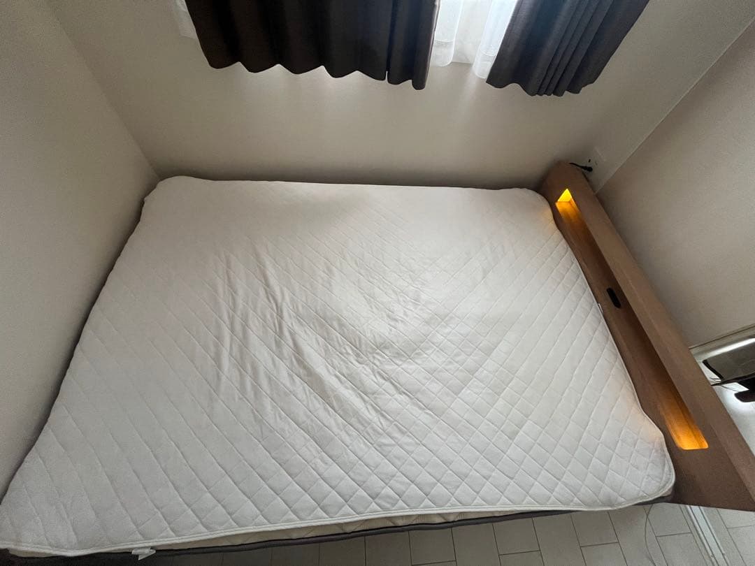 《説明文必読》ダブルサイズ ベッドフレーム フロアベッド 照明&コンセント付き