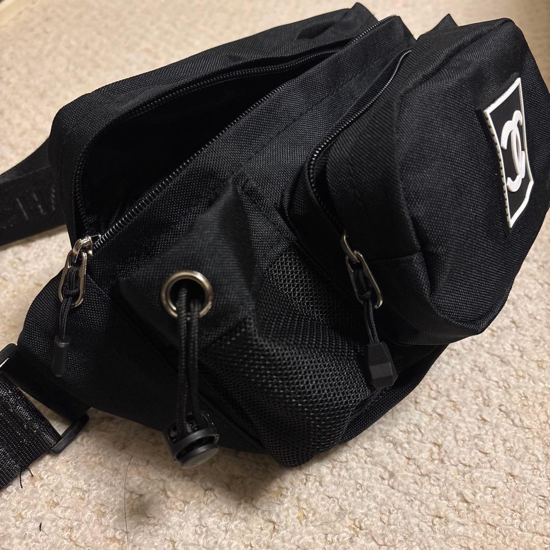 シャネル ノベルティ ボディバッグ 黒