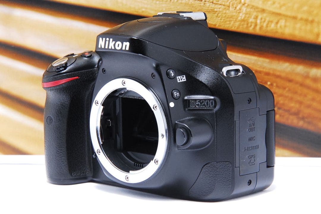 Nikon D5200⭐️スマホに転送♪⭐️初心者用⭐️自撮りラクラク 元箱付き