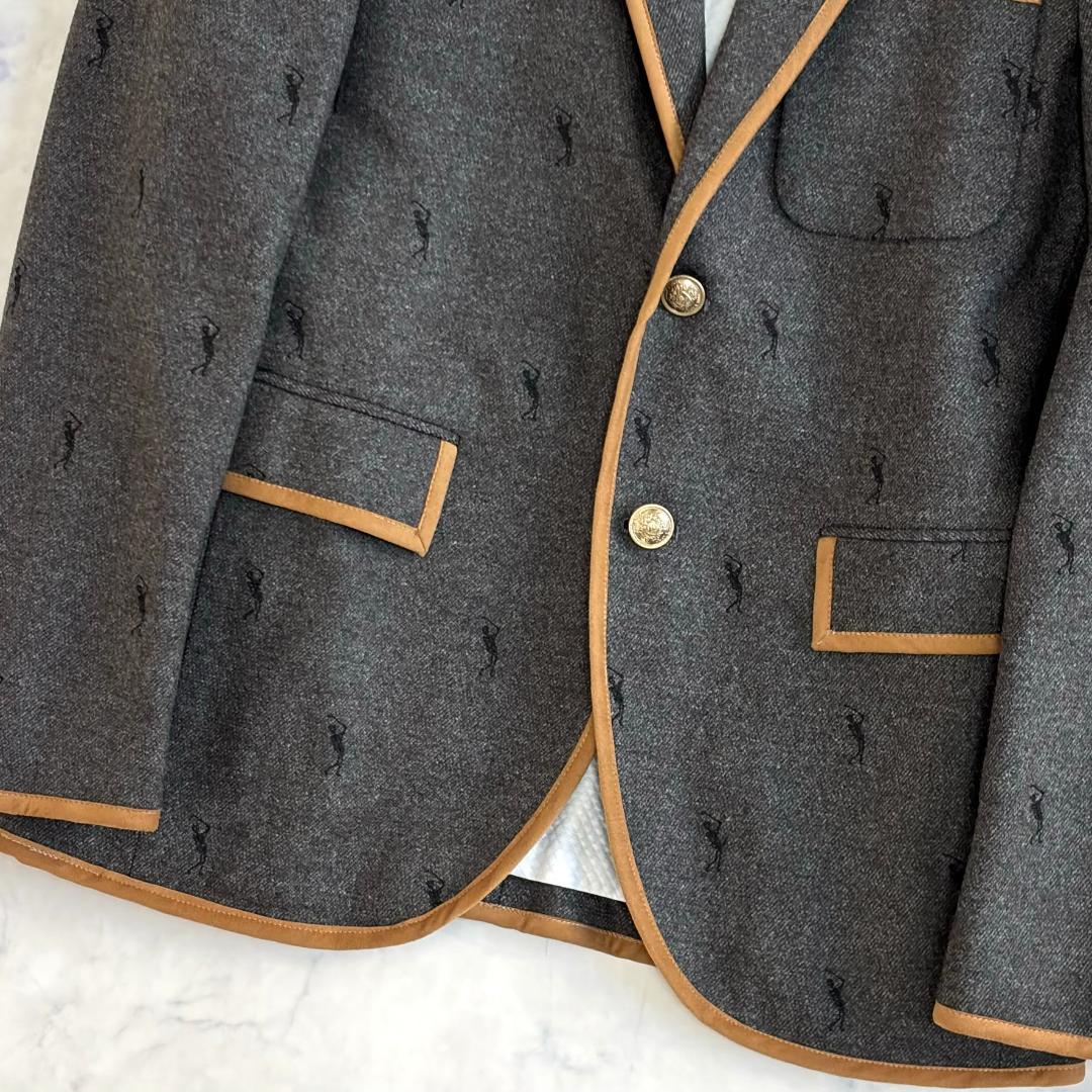 マークアンドロナ ジャケット 刺繡ロゴ パイピング 金ボタン グレー tw5