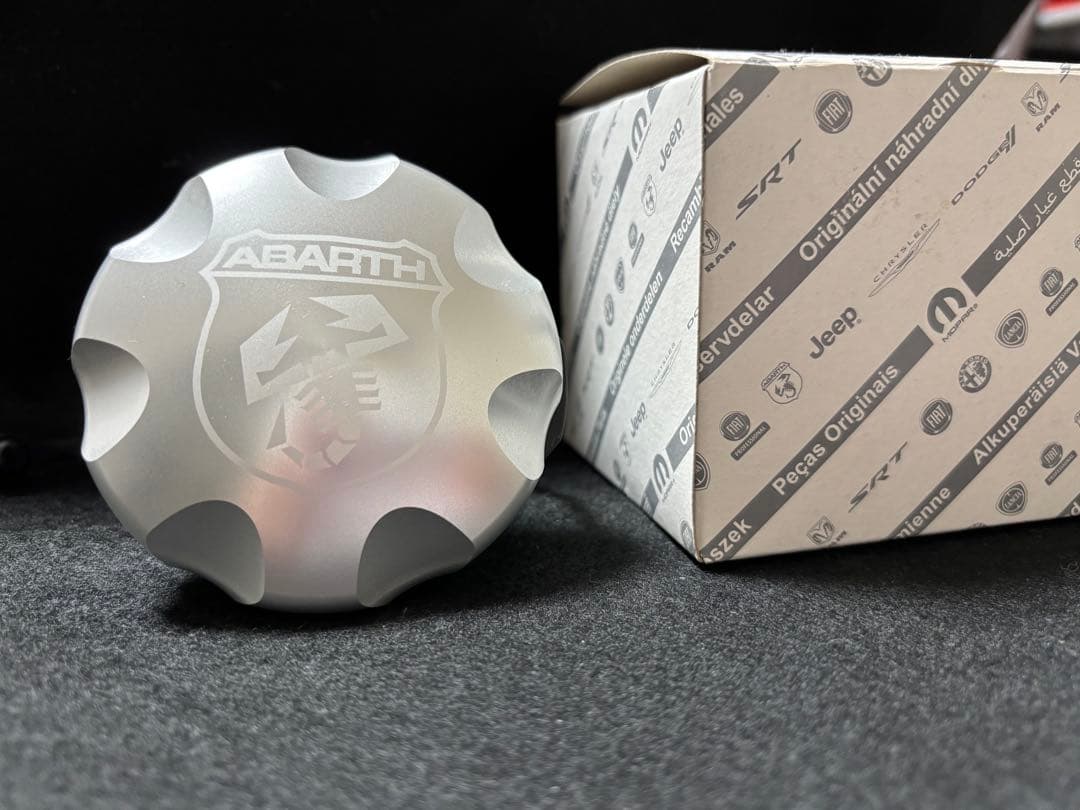 アバルト595フェールキャップ　未使用品➕新品エアーフィルタ➕タオル