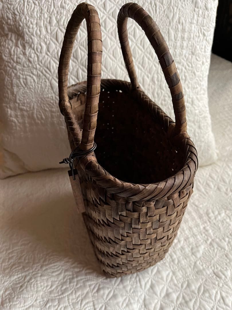 かごや　未使用　冬用　フェイクファー蓋付きくるみ籠　網代編み　　リネン巾着袋付き