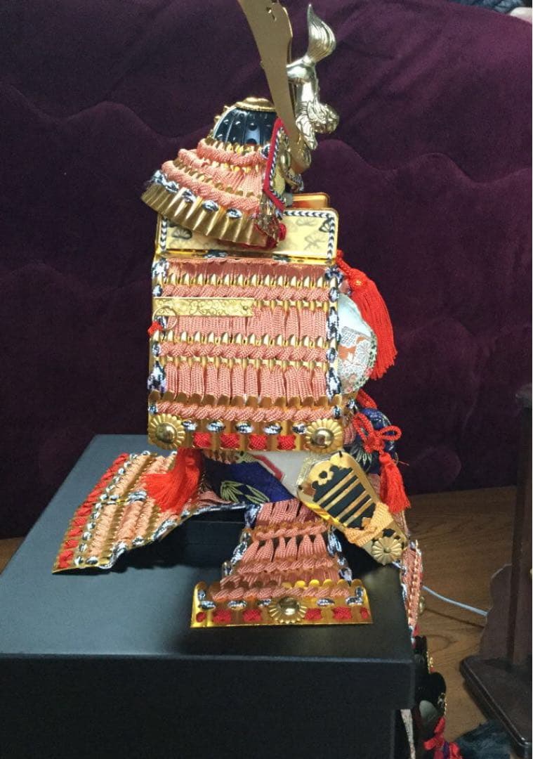 甲冑、御弓太刀飾、かがり火、　金屏風　　(源山作)