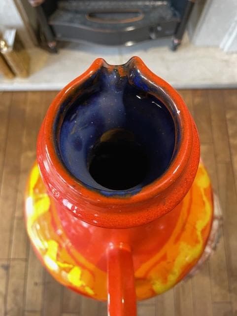 陶器製のユニークな装飾品