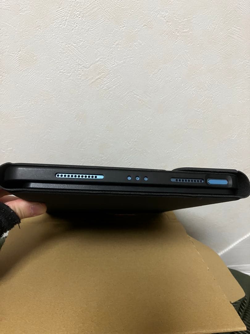 iPad Air 第5世代　キーボードケース、社外タッチペン付き