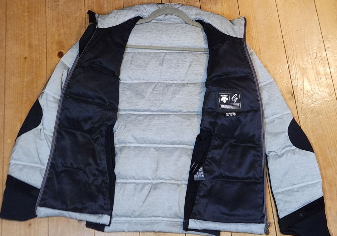 ★美品★DESCENTEゴルフ　メンズ　接結ボーダー ダウンジャケット　サイズM