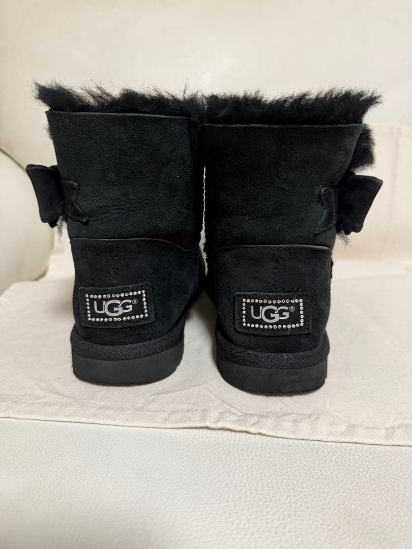 【試着のみ】UGG リボン ムートン ショートブーツ 黒 23cm