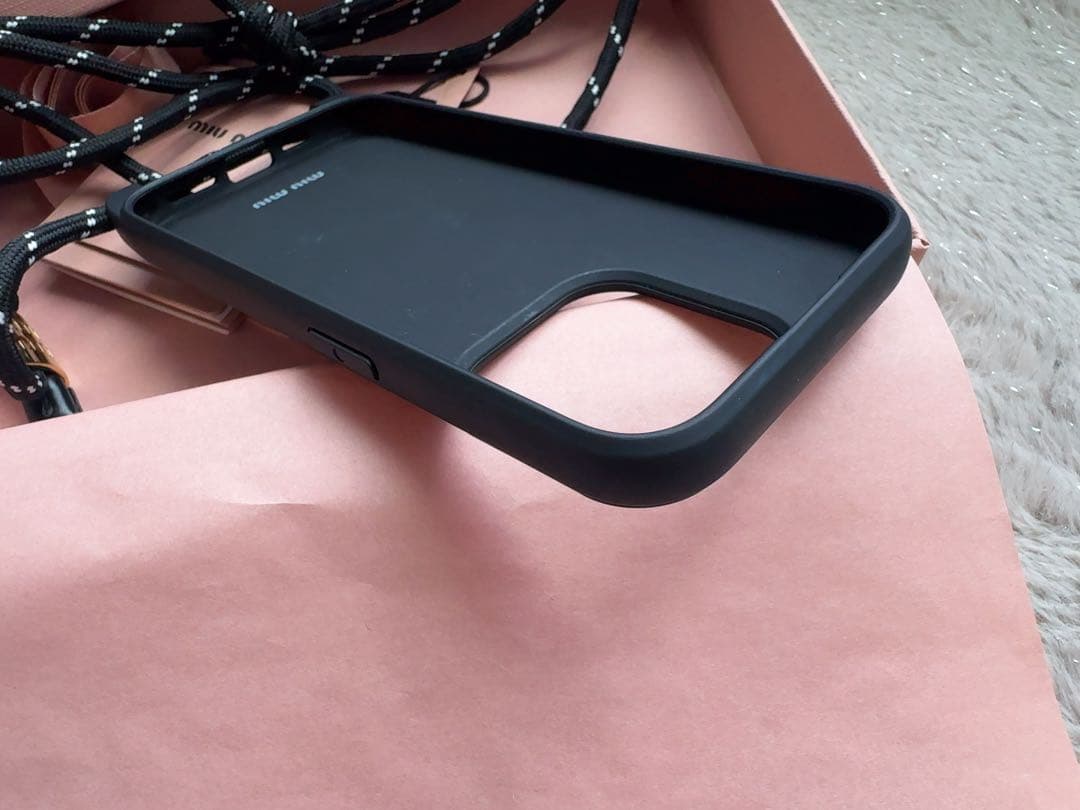 ミュウミュウ　iPhone 15 Pro ケース　iPhoneケース　ブラック