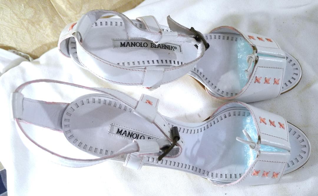 【マノロブラニク】ホワイト＆PINKカラーミュールパンプス美品 23㎝