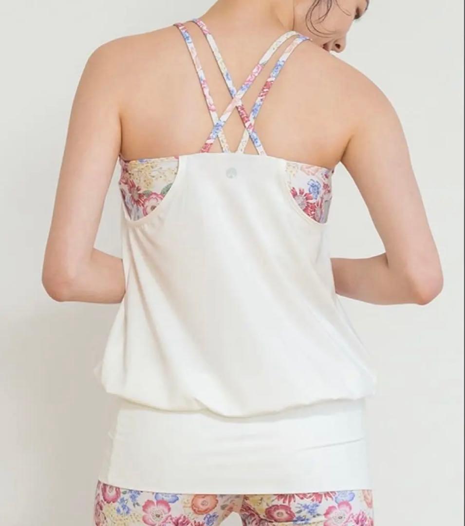 【新品タグ付き】【SUKALA】エンブロイダリープリントカバーキャミソール Ｍ