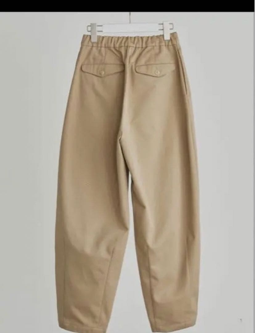 nala 2025 コクーンチノパンツ　ベージュ