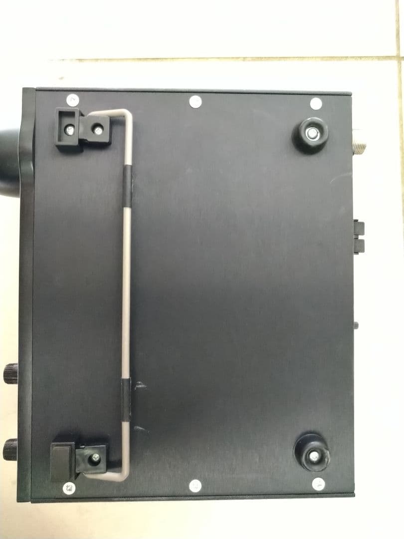 AOR AR7030 受信機 本体と付属品