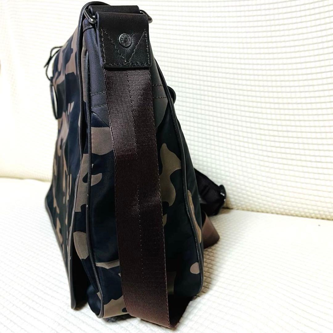 美品HUNTING WORLD ハンティングワールドショルダーバッグ　カモフラ